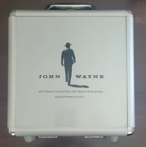 John Wayne collectable poker set in metal box. New unopened contents - Picture 1 of 8